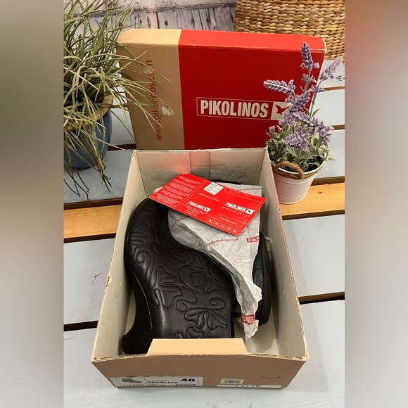 Pikolinos 'Lille' Quilted Leather Black Ankle Booties Size 40 (9-9.5) - Picture 2 of 12